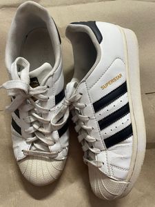 Adidas Superstars / White Sneakers