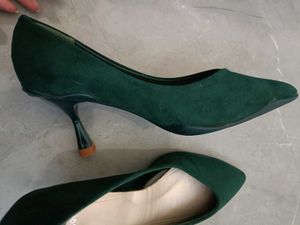 Stylish Green Suede Kitten Heels