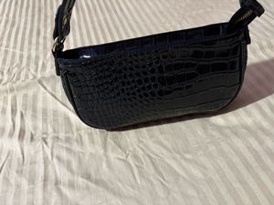 Chic Black Croc Embossed Shoulder Bag