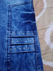 Stylish Blue Wash Jeans with Embellished Details