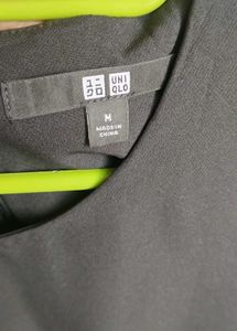 UNIQLO black Short sleeveless dress.
