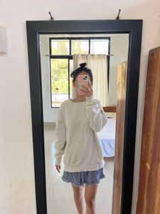 Comfortable White Sweatshirt