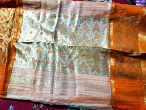 Elegant Tant Banarasi Saree with Golden Border