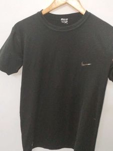 Nike Men's Black T-Shirt
