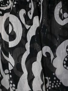 Chic patterned Black-n-white blouse