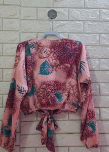 Guess Front-tie, v-neck crop top