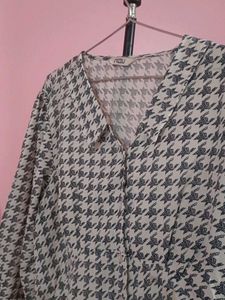 Chic Houndstooth Print Button-Up Top
