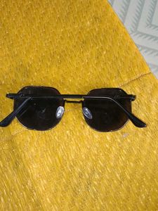Stylish Sunglasses - Round Black Frames