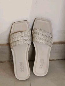 Zudio Brand new Slip on Sandals!! 👡