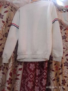 Cute White Quilted Sweatshirt