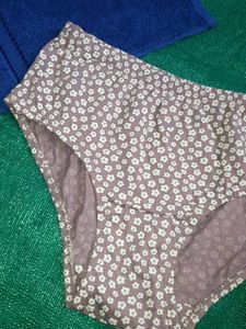 brand new 😻Cute Floral Print Panties