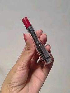 Me-On Vibrant Red Lipstick