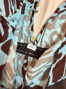 Nefs finds Stylish Brown &amp; Blue Print V-Neck Top