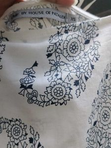 Premium Sleeveless Kurti