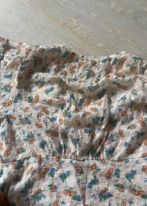 combo of Floral Print Puff Sleeve Top and off whit