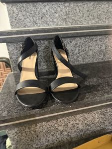 Mochi wedge black heel