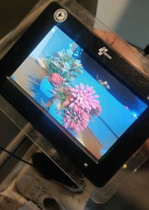 Digital Photo Frame with Clear Display