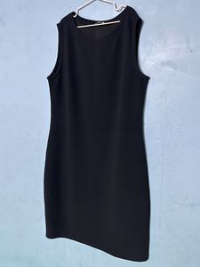 Classic Black Sleeveless Midi Dress