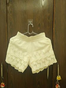 Chic White Lace Shorts