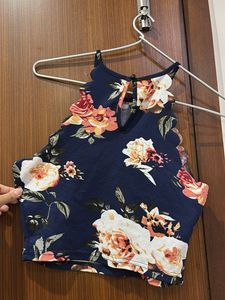 🌸 Trendy Crop Top Combo – 2 Pieces 🌸