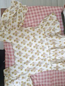 Elegant White Kurta with Floral Print