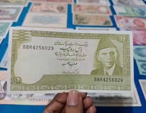 State Bank of Pakistan 10 Rupees Note Old Issue Ra