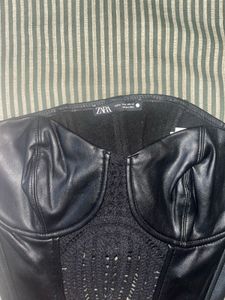 🖤 Zara Faux Leather Corset Top – Black (Size M)