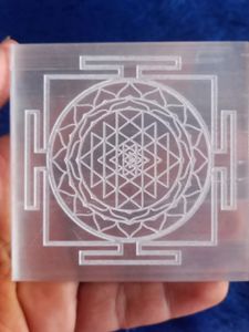 Selenite Plate With Shri Yantra Carving