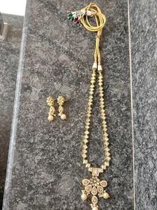 Long jewellery with earings