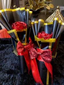 Handmade Trendy Rose Bouquet Customise is availabl