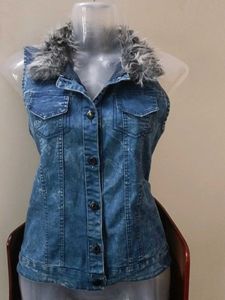 CUTE 💕 AND STYLISH 😎Fur Collar Denim Vest