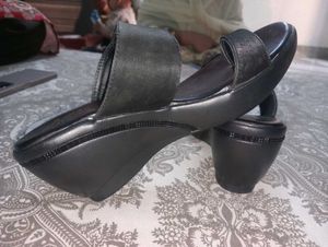 Stylish Black Flat Sandals
