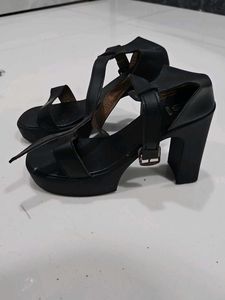 Stylish Black Chunky Heel Sandals