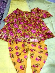 Stylish Floral Print Kurta Set