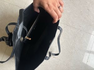 SAINT SCOTT tote bag with detachable wrislet