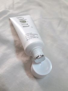 PLUM GREEN TEA PORE CLEANSING FACE WASH