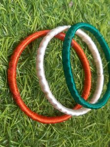 Tricolor Thread Bangles Set