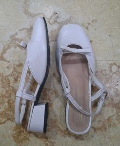 coquette White Bow Slingback heel