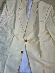 Classic Cream Blazer | 4 cuts and pockets