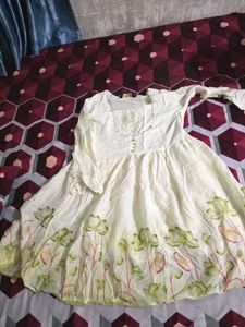 Elegant White Kurta with Floral Print