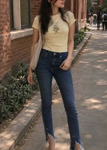 frayed hem denim jeans
