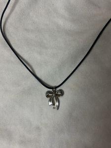 Bow pendant necklace
