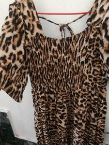 Chic Leopard Print Smocked Midi Dress