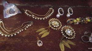 Assorted Women's Jewellery Set