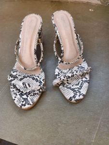 Stylish Snakeskin Heeled Sandals