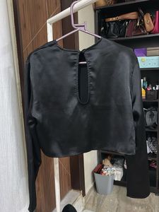 H&amp;M Chic Black Satin Cropped Top
