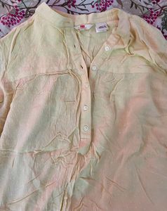 Levi’s Chic Yellow Button-Down Tunic