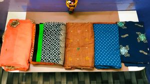 Mega Bumper Offer...5 saree with Blouse