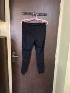 Black sports Leggings with back phone pocket