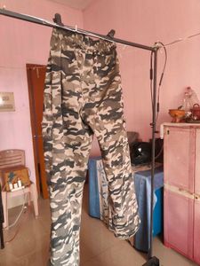 Trendy Camo Print Women's Pants